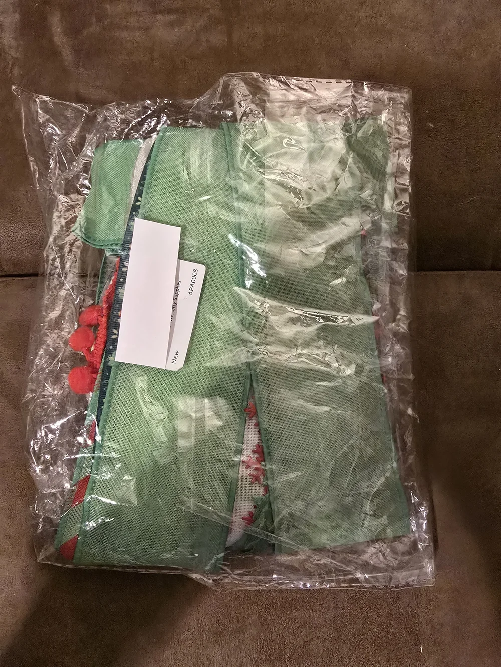 Green Red White Holiday Bow Door Hanger. NWT.